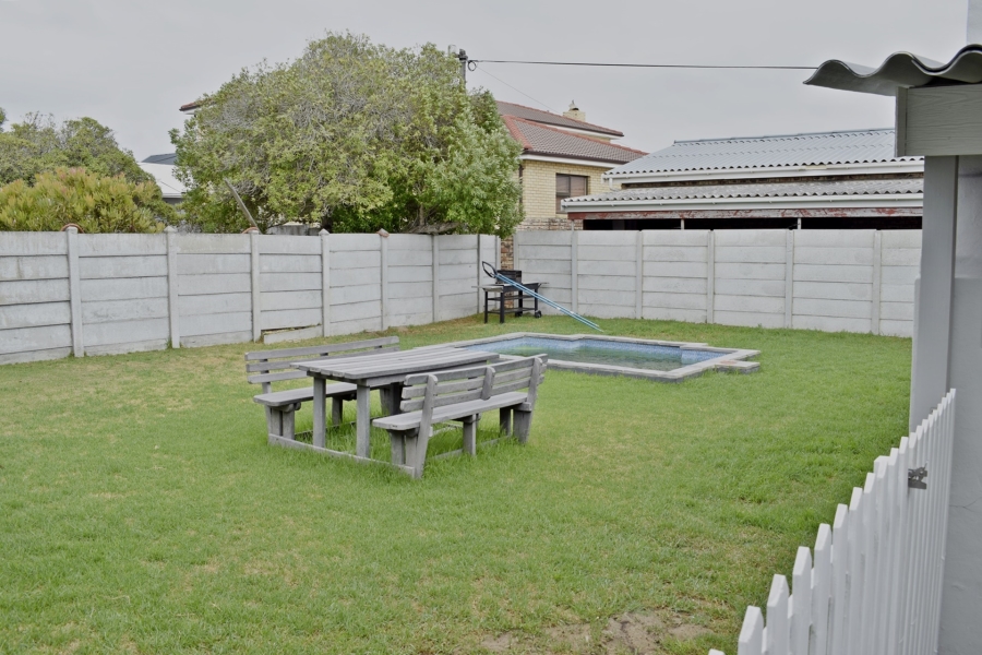 5 Bedroom Property for Sale in Struisbaai Western Cape